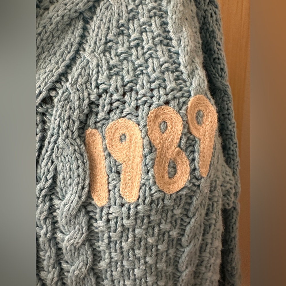 👑 Taylor Swift 1989 (Taylor’s Version) Blue Seagull Cardigan – XS/S - Picture 4 of 8